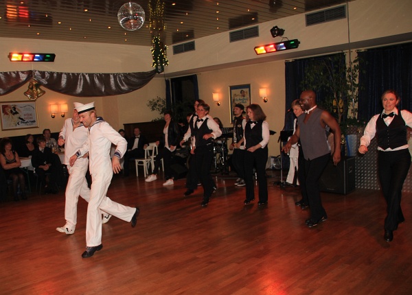 Weihnachtsball   051.jpg